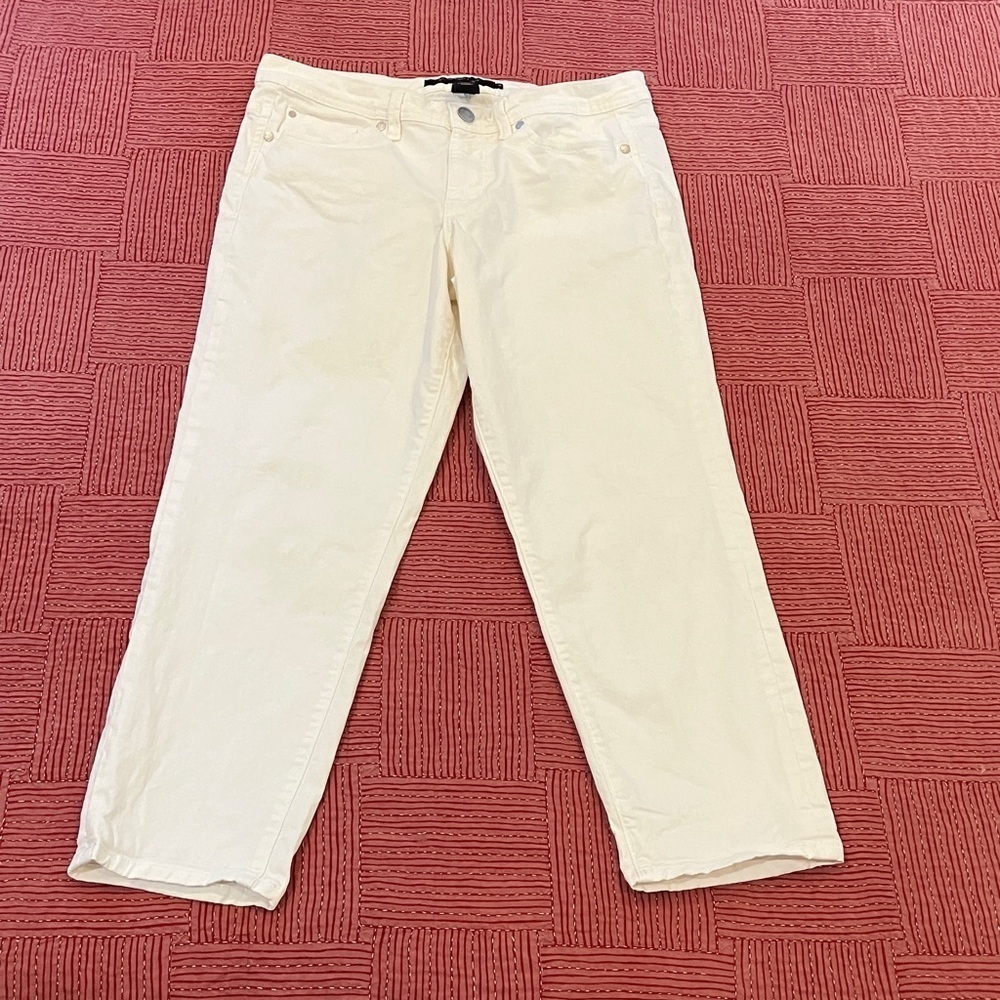 Calvin Klein women’s size 12 capri lightly stretchy white Jeans / Pants